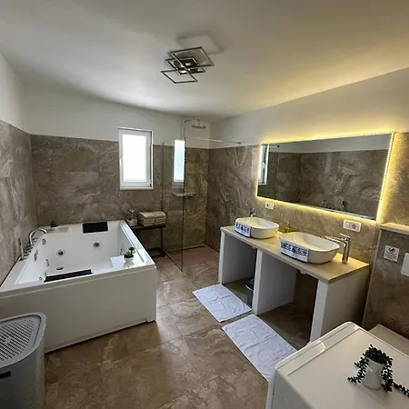 Villa Hill, Cista Velika, Imotski Omis